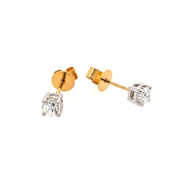 Pre Owned 18ct Diamond Stud Earrings ZU603